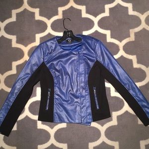 Electric blue, (fake) snake skin blazer